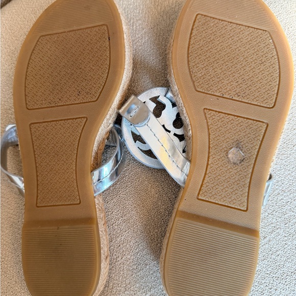 Tory Burch Metallic Silver and Woven Tan Sandals Size 7.5 - Picture 4 of 4